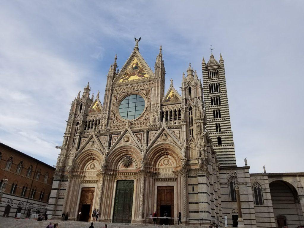 Photo of the exterior of the Duomo del Siena